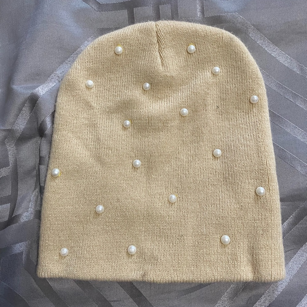 Charlotte Russe Cream beanie